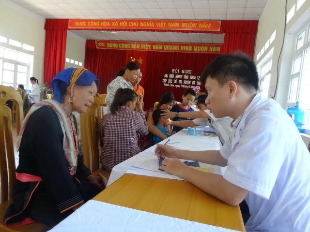 Khám chữa bệnh lưu động tại xã Đạp Thanh, Thanh Sơn huyện Ba Chẽ
