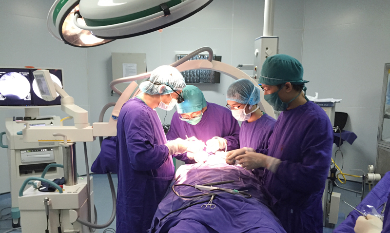 Bệnh viện Đa khoa Quảng Ninh cứu thành công bệnh nhân bị vỡ nát thân đốt sống cổ