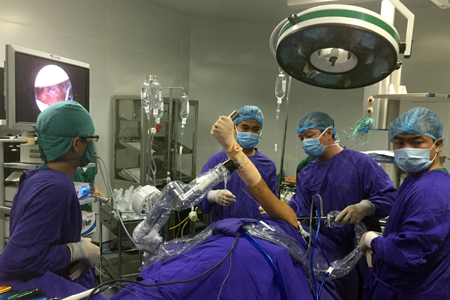 Bệnh viện Đa khoa tỉnh: Phẫu thuật nội soi khớp vai thành công cho VĐV PencakSilat