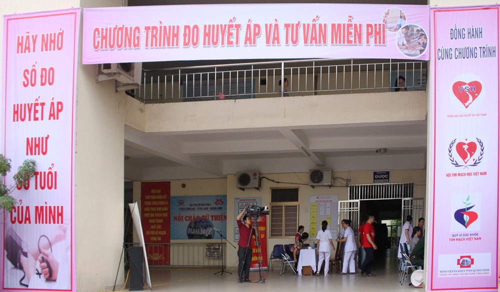 Hơn 660 người được đo huyết áp và tư vấn miễn phí tại Bệnh viện Đa khoa tỉnh Quảng Ninh
