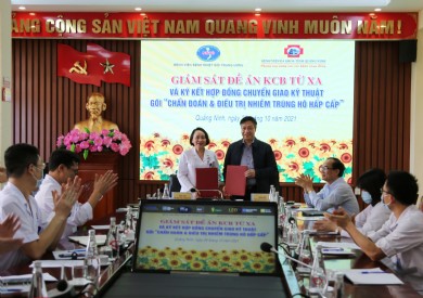 Bệnh viện Bệnh nhiệt đới Trung ương và Bệnh viện Đa khoa tỉnh Quảng Ninh kí kết hợp đồng chuyển giao kỹ thuật