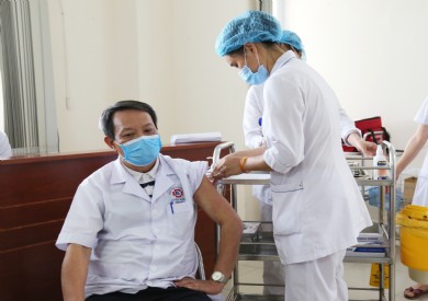 Bệnh viện Đa khoa tỉnh Quảng Ninh triển khai tiêm vắc xin Covid-19 cho nhân viên y tế