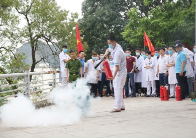 Bệnh viện Đa khoa tỉnh Quảng Ninh tổ chức tập huấn nghiệp vụ phòng cháy, chữa cháy năm 2021