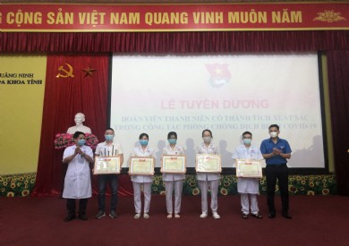 Thành đoàn Hạ Long tuyên dương khen thưởng đoàn viên Bệnh viện Đa khoa tỉnh Quảng Ninh trong phòng chống Covid-19