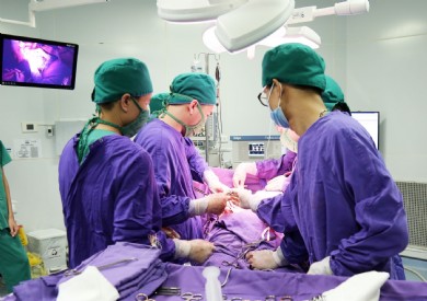 Kết hợp nút mạch cầm máu và phẫu thuật cứu sống bệnh nhân vỡ u “khổng lồ” trong ổ bụng