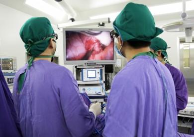 Phẫu thuật nội soi 3D một đường rạch cắt phổi biệt lập