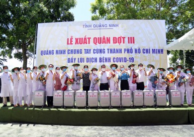 Phó Giám đốc Bệnh viện Đa khoa tỉnh cùng các ''chiến sĩ áo trắng'' Quảng Ninh lên đường ''chia lửa'' với tâm dịch TP.HCM