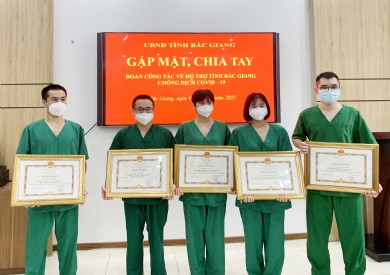 Những ''chiến sĩ áo trắng'' Bệnh viện Đa khoa tỉnh Quảng Ninh trở về từ tâm dịch Bắc Giang