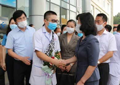 Bệnh viện Đa khoa tỉnh Quảng Ninh tiếp tục lên đường ''chia lửa'' cho tâm dịch TP HCM