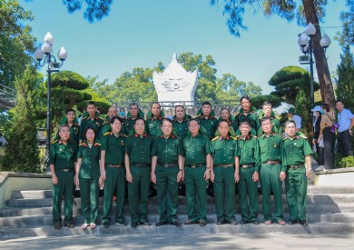 Đoàn Cựu chiến binh Bệnh viện Đa khoa tỉnh Quảng Ninh về nguồn thăm lại chiến trường xưa