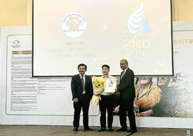 Chủ tịch Hội Đột quỵ Thế giới trao Giải thưởng Vàng cho đơn vị cấp cứu và điều trị đột quỵ Bệnh viện Đa khoa tỉnh Quảng Ninh