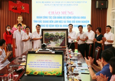 Tiếp đoàn Đảng bộ Bệnh viện Đa khoa tỉnh Bắc Giang đến học tập và trao đổi kinh nghiệm về công tác Đảng