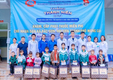 Thầy thuốc trẻ Bệnh viện Đa khoa tỉnh Quảng Ninh ra quân khám, cấp phát thuốc miễn phí hưởng ứng Tháng thanh niên 2024
