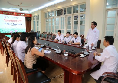 Bệnh viện Đa khoa tỉnh Quảng Ninh tổ chức giao ban, bình bệnh án bằng tiếng Anh định kỳ hàng tuần