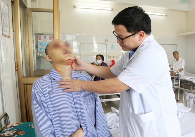 Kỹ thuật đặt ống nội khí quản đường dưới cằm trong phẫu thuật điều trị đa chấn thương hàm mặt lần đầu triển khai tại Quảng Ninh