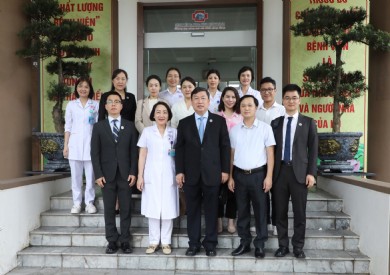 Đoàn công tác Bệnh viện số I Đại học Y Quảng Tây (Trung Quốc) đến thăm, làm việc tại Bệnh viện Đa khoa tỉnh Quảng Ninh